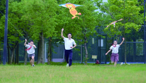 撑一支长篙，向青草更青处漫溯——访第三届广东省中小学青年教师教学能力大赛小学教育组冠军符卷