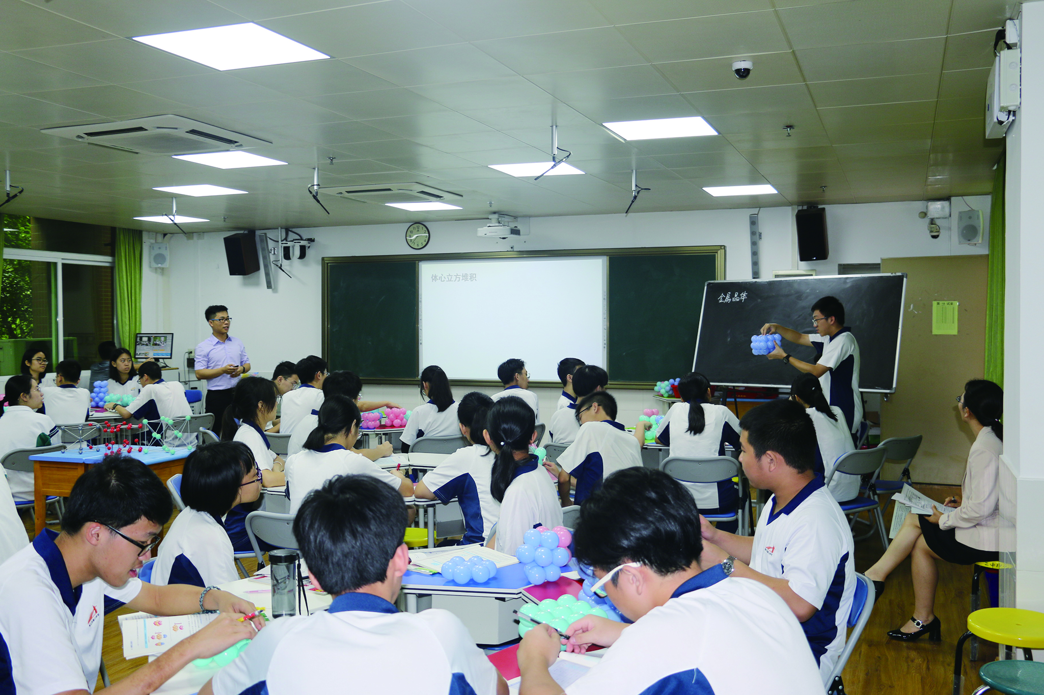 教育要走自主发展之路 ——佛山市第二中学校长刘闻访谈录